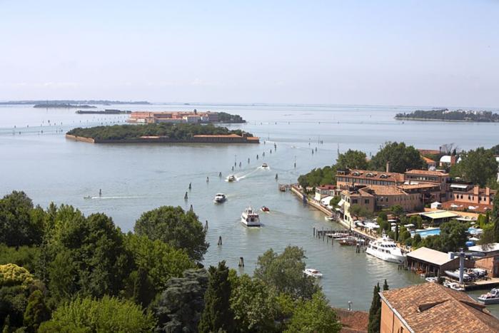 Marano-i indulással Grado és Aquileia műemlékeit, az Adria homokos strandjait és a