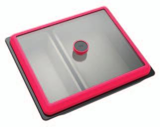 Az új MultiCook tálcáknak köszönhetően egy időben több étel is készíthető a sütőben, legyen szó akár gőzpárolásról a tálcában vagy épp grillezésről.