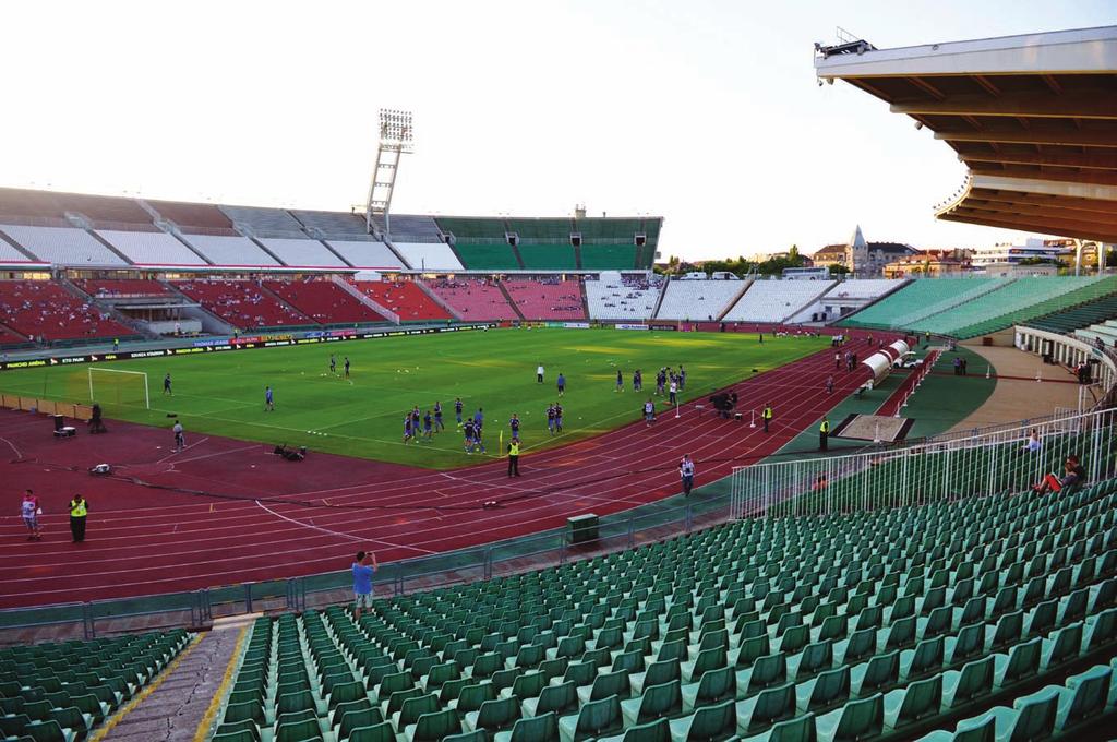 Stadiontól a tornateremig A Puskás Ferenc Stadion, 2014 nyarán (MTI fotó/beliczay László) VÍGH LÁSZLÓ 2010 ÓTA IRÁNYÍTJA A NEMZETI SPORTKÖZ- PONTOKAT (NSK), 2011 MÁJUSÁTÓL IMMÁR KORMÁNYBIZ- TOSKÉNT.