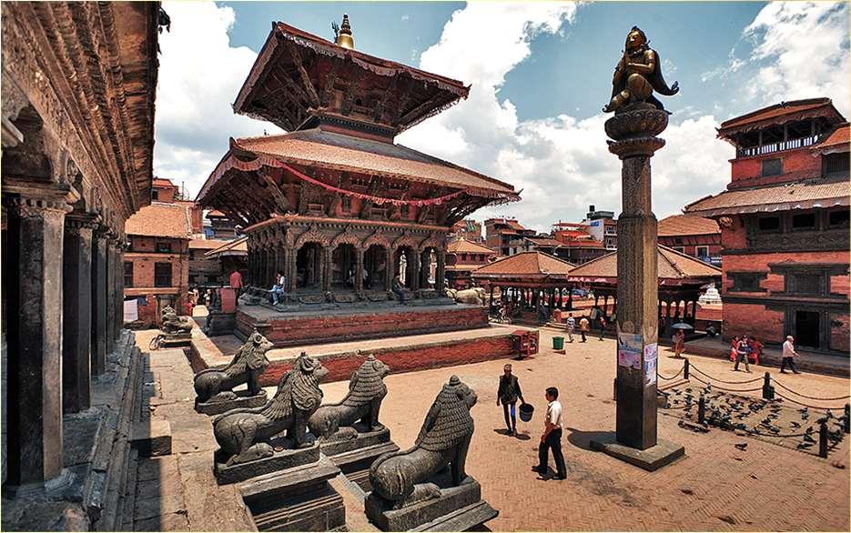 Patan egész architektúrúját a Buddhista Dharma Chakra elveinek szentelték, de sok hindu templomot is találunk itt.