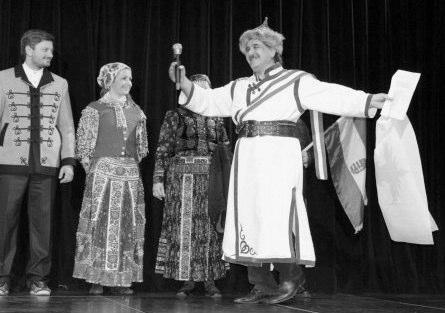 Az 1997-ben elindított Utolsó óra népzenei gyűjtőmunka során sok idős erdélyi és felvidéki ESEMÉNYEK népzenész tudását, dallamait sikerült