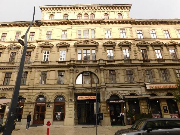 A pályázaton elnyert összeg felhasználásának módja: A pályázaton elnyert támogatás az épület Kossuth Lajos utcai és Ferenciek tere felőli homlokzatának felújítására fordítható.