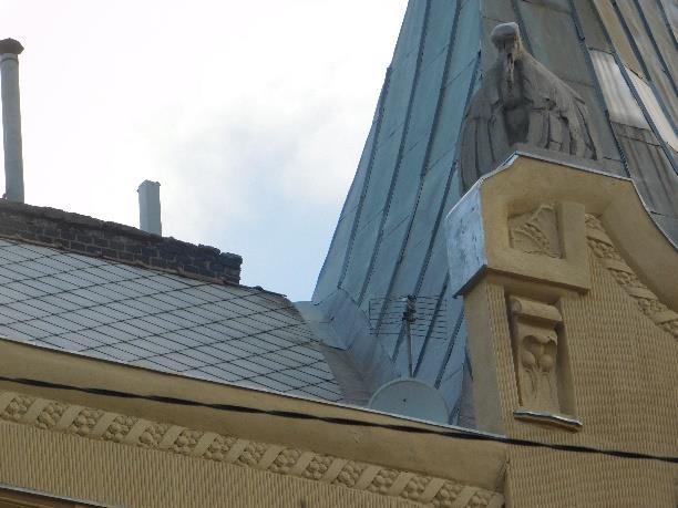 Helyrajzi szám:34587 A Fiumei út és a Festetics György utca forgalmas csomópontjánál elhelyezkedő épület 1907- ben épült szecessziós stílusban, feltehetően Fodor Gyula tervei alapján.