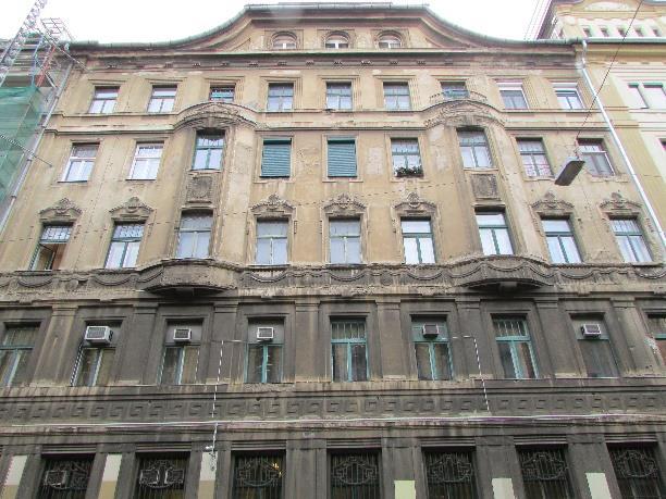 000 Ft A Zwack Unicum likőrgyár épületegyüttese 1910-ben épült, amikor az eredetileg a mai Corvin Mozi helyén működő gyárat városrendezési szempontok miatt kitelepítették, ezért ma a IX.