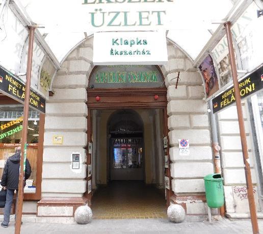 Bontási sorszám: 3. 43. számú pályázat Cím: Budapest IX. kerület, Vámház körút 9. Helyrajzi szám: 37023 lakóépület Uniszolg-9 Kft társasház kapu felújítása Pályázati cél összköltsége: 1.858.974 Ft 1.