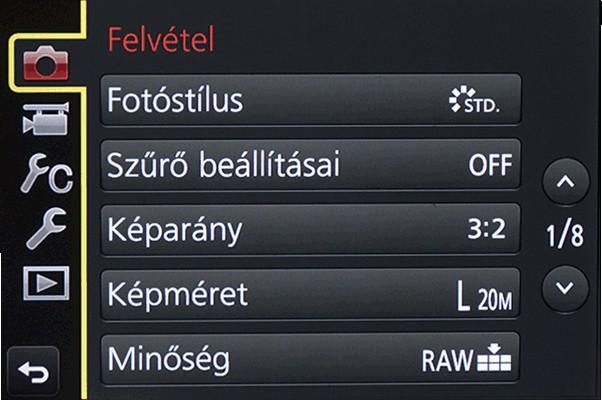 Felülnézetből is láthatóak a készülékek közti különbségek: a TZ90-ről hiányzik a felnyitható vaku, nincs felső paraméterező tárcsája, és más jellegű a be/kikapcsoló is.