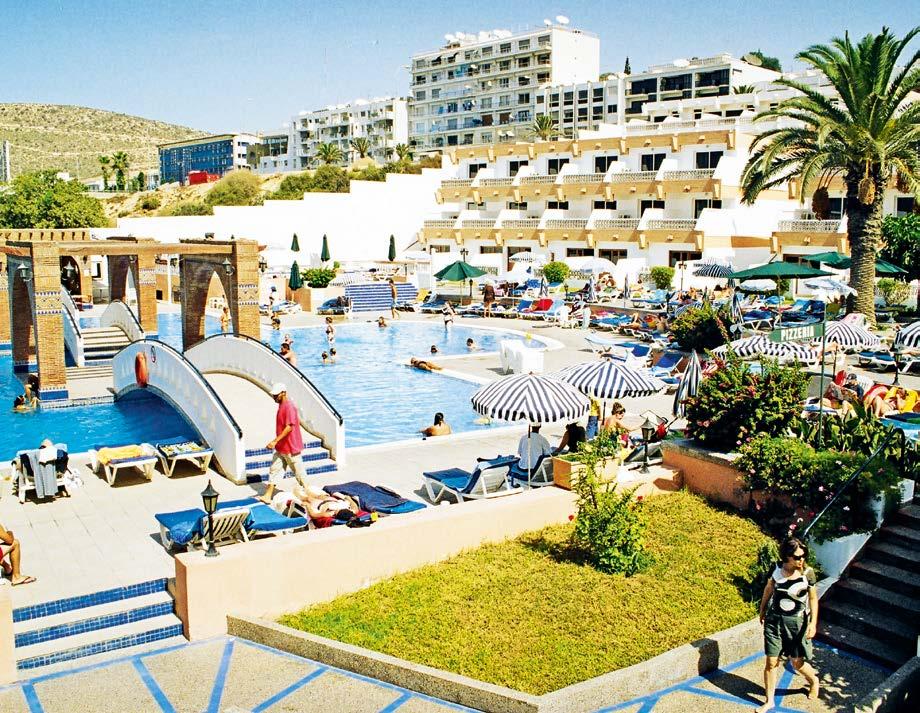 Al Moggar Beach Club Hotel *** + Utasaink értékelése: Fekvése: az aktív kikapcsolódást keresők és gyermekes családok körében közkedvelt, 2008-ban teljesen felújított, 410 szobával rendelkező, több