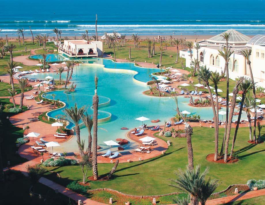 Palais Des Roses Hotel **** Utasaink értékelése: Fekvése: Agadir városközpontjától távolabb, közvetlenül az egyik legszebb tengerparti részen található négyszázkét szobás szálloda, álomszerűen