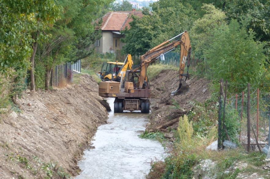 Belvízveszély csökkentése, árvízveszély megszüntetése felszíni vízfolyások tervszerű karbantartása és