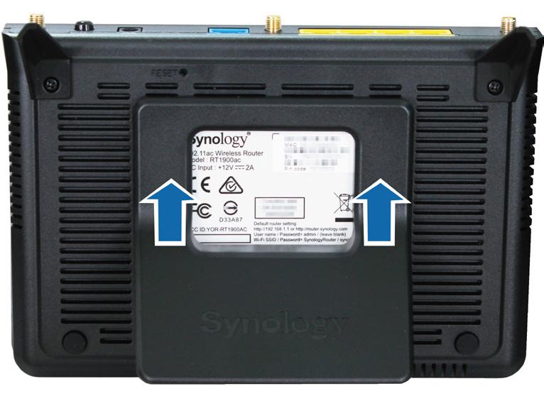 fémajtók, üvegpanelek, beton) távol A Synology Router az alábbi pozíciókban helyezhető el. Lapos felületre Egyszerűen helyezze a Synology Router eszközt egy lapos, vízszintes, stabil felületre.