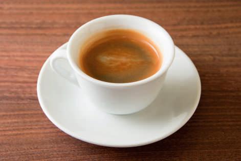 Espresso csokoládé sziruppal, forró tejjel és tejhabbal Americano /