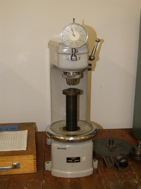 IGV KV-02 Rockwell keménységmérő (Maximális terhelőerő: 1839 N)