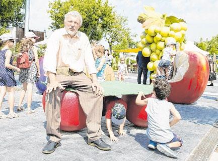 6 KERÜLET NAPJA Városházi Híradó Minden napra egy vonal A hónap művésze: Csobán András festőművész, szobrász Kerület napján adták át Csobán András kerületi festőművész és szobrász A alkotását, a