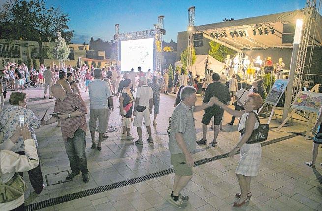 Mindig azt állítja magáról, hogy ő egy csináló ember, aki fest és szobrot is alkot, de ha kell, házat szigetel vagy járdát készít. Sokoldalúsága megmutatkozik szerteágazó tevékenységében.