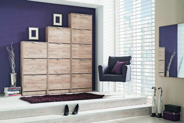 1 panel ülőpaddal és 1 ajtós szekrénnyel, 1 tükrös szekrény 5 polccal és 1 panel 1 fiókkal, 1 ajtóval, benne 2 polccal. (21837333, 21837440, 21837515) 5.