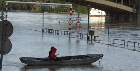 Természeti katasztrófák megelőzése és kezelése / Prevention and management of natural disasters 35 SH/2/2/3 Mobilgátas védekezés az árvízzel sújtott területeken Mottó: Magyarország szolgálatában a