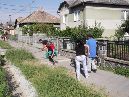 Tisztelet az idősebbek iránt Községünkben már szép szokássá vált, hogy az idősebbeket megvendégeljük az "Október- az idősebbek iránti tisztelet hónapja" alkalmából. Így történt ez ebben az évben is.