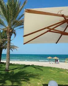 szolgáltatásokra és a jó minőségre. Exkluzív szolgáltatásokat nyújtó hotel, mely csak felnőtt utasok számára elérhető! Sousse és Port el Kantaoui között félúton található ül a tengerparton.