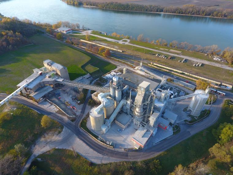 A lábatlani mészüzem képe Forrás: Magyar Cement-, Beton- és Mészipari Szövetség 3.2.