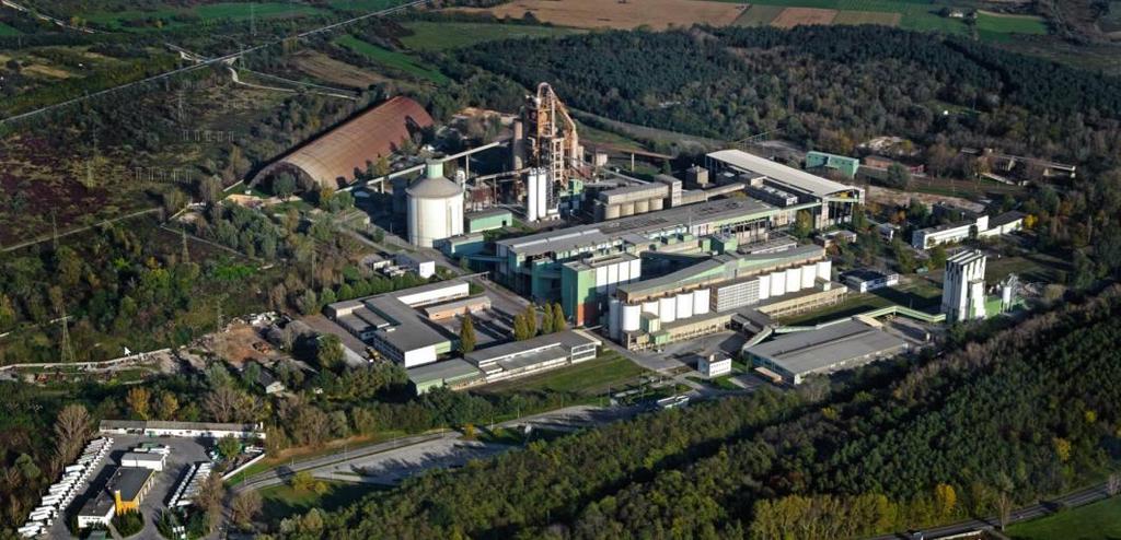 másodlagos, alternatív tüzelőanyagokat hőfejlesztés céljából, kiváltva ezzel a primer (szén, földgáz), nem megújuló energiaforrásokat.