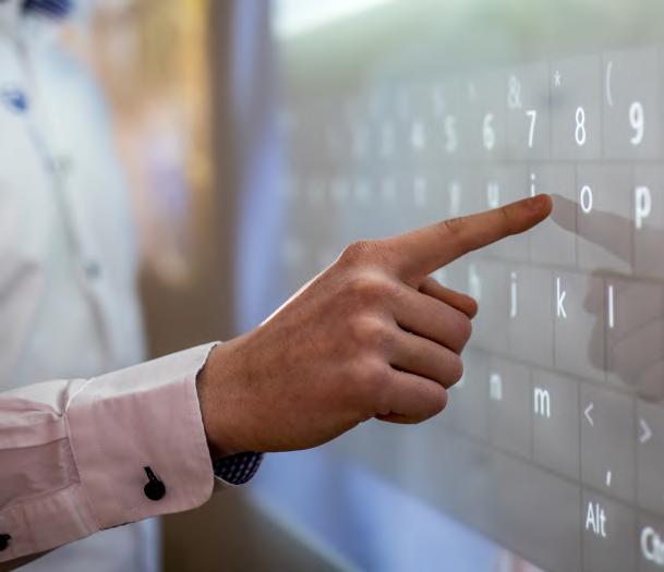 A SMART-I-WALL ÁLTAL MINDEN MOZDULAT ÖSZTÖNÖS NAGYFELBONTÁSÚ Élvezze a közvetlenül az üvegre vetített, legmagasabb