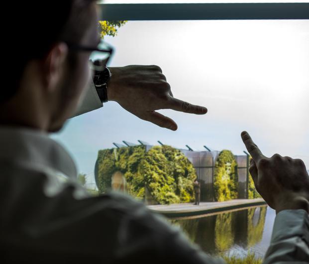 ÉRINTÉS ALAPÚ INTERAKTIVITÁS A tartalommal az előre beállított gesztusok és a multi-touch interektivás segítségével