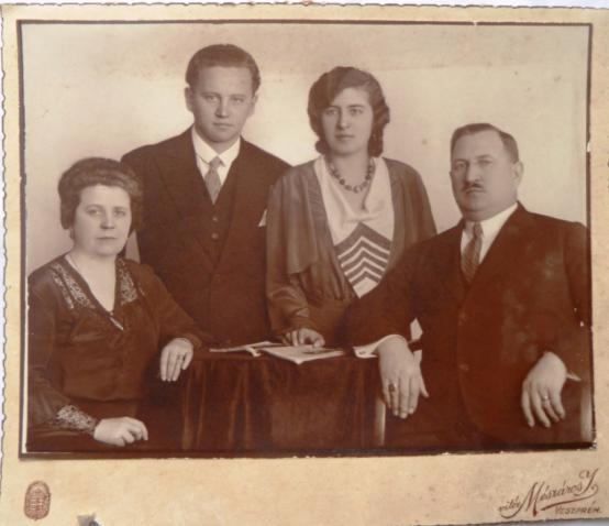 vasmunkás céhének vezetője lett 1937-ben, Nesztinger Vilmossal és Ivanyics Pállal együtt.