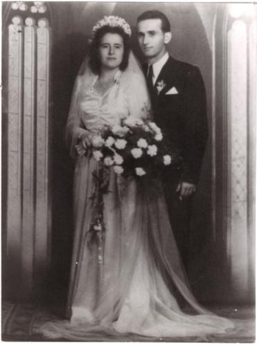 megmaradt. Udvardy Antalné 1943-ban vegyeskereskedést nyitott a Rákóczi tér 10. szám alatt. Három gyerekük született, Károly (1919-1970), Ottó (1920-2005) és Aranka (1926-2011).