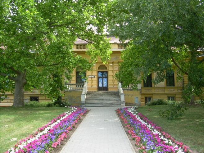 A grófi családnak 1935-ben összesen 2528 katasztrális holdas birtoka volt a településen, 1943-ban már csak 659 hold.