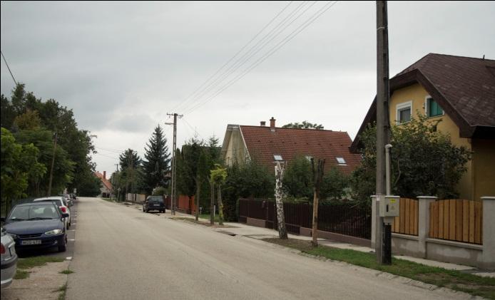 építészeti korok és stílusok jegyeit viselik.