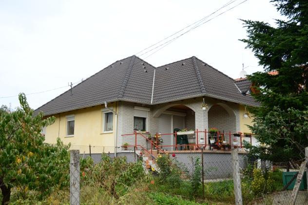 fokozatosan nagy méretű telkekké alakultak,