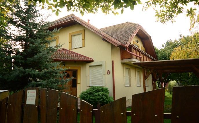 Ezen a településrészen is változatos építészeti megjelenésű, a