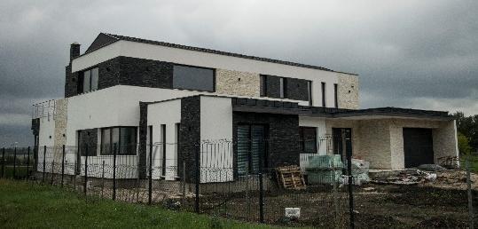 kialakítását, épülettömegét megőrizték.