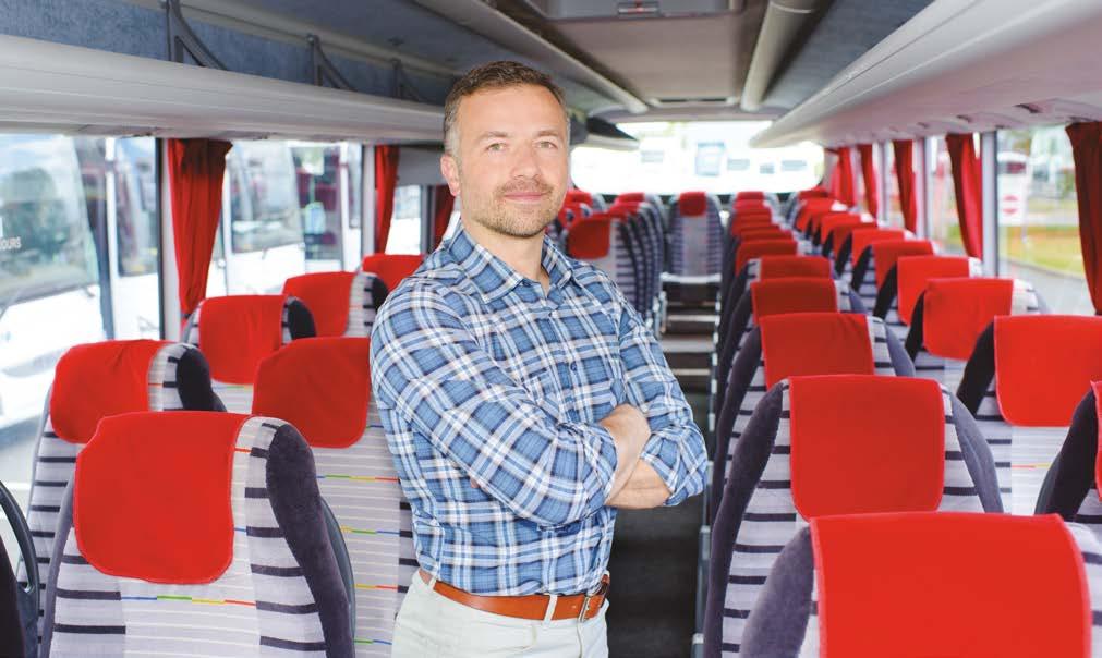 AZ ÖNÖK BIZTONSÁGÁÉRT DOLGOZUNK A közlekedési hatóság által jelenleg nyilvántartott mintegy 1500 magyar autóbuszos vállalkozás közül 850 tagja a hazai közúti fuvarozók legnagyobb szakmai