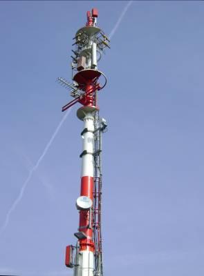Gyakorlati megvalósítás Adóantenna rendszer A sep (db), Tx/Rx antennák közötti elválasztás Vevőantenna (ELTI, G A =10 12dBd) Minimálisan szükséges vételi szint (P INmin ) kalkuláció: P INmin (dbm) =