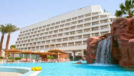 IZRAEL LEONARDO PLAZA www.leonardo-hotels.com Fekvése: Az elegáns szálloda közvetlenül a tengerparton épült, Eilat központjától kb.