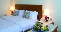 Szobák: A szálloda elegánsan berendezett szobáinak mindegyike légkondicionált, Tv-vel, telefonnal, minibárral, széffel, a