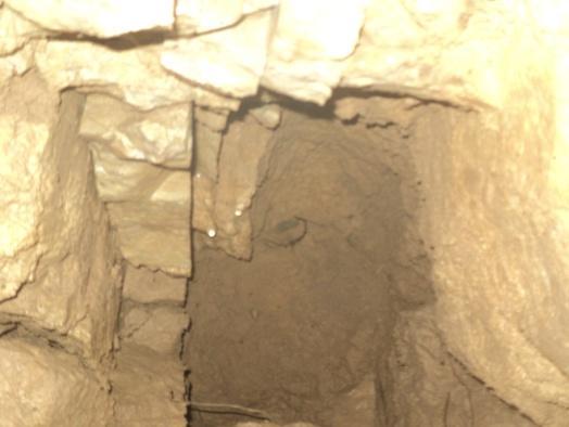 Mérésekre alapozott feltételezések szerint a víznyelő bontással összeköthető lenne a Diabáz barlanggal. Utalások szerint a 80-as évek elején kezdték meg ennek érdekében a bontást.