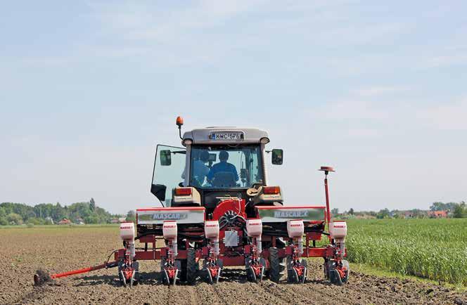 430 traktor Kényelmes mindenes Demo gépeink engedményes Csúcsragadozó árakon 121 / 133 LE-s FPT motor 36 + 12 sebességes váltó (40 km/h) 3 terhelés