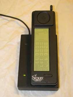 Mobiltelefonok evolúciója - IBM Simon Az első okostelefon, megjelenés éve: 1994 Ötvözte a