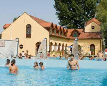 Abádszalók Füzes Camping Panzió és Strandfürdő Abádszalók a Tisza-tó délkeleti partján, az Attila-öböl mellett fekszik.