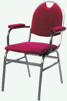 A székek rendelhetõk porfestett és fehér horgany