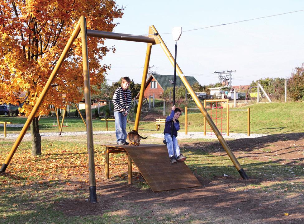 Az amőba másik oldalán nyújtó cső található, melyen