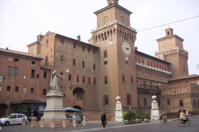 La famiglia abbandonò così la precedente residenza del Palazzo Municipale e, a cominciare dal Cinquecento si devono i primi interventi di abbellimento del castello, in particolare con la sistemazione