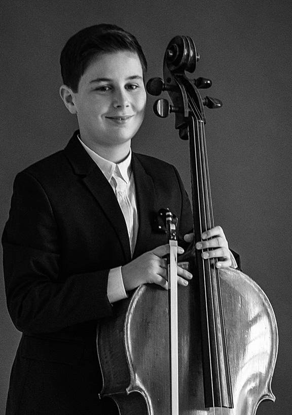 6 Cselló Simic Aleksander: Aleksander fiatal kora ellenére számos versenyen vett már részt, többek között az osztrák Prima la Musica versenyén ért el első helyezést, illetve a nemzetközi Antonio