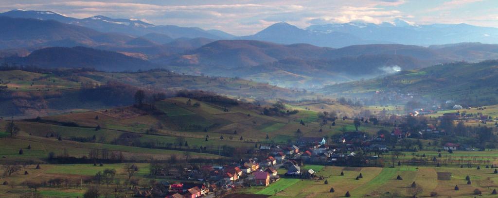 4 BIHaR Bihar megye elbűvöli a látogatókat természetes szépségeivel, kivételes építészeti és kulturális értékeivel, vendégszerető lakosaival, illetve megelevenedő városaival és falvaival.