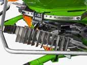 A hidraulikus felszereltség a traktoron elhelyezett két darab kettős működésű hidraulikus vezérlőberendezéssel lehetővé teszi a tolózár közvetlen kezelését.