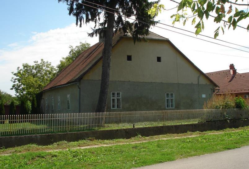 Napjainkban üzemen kívüli gazdasági emlék a magtár.