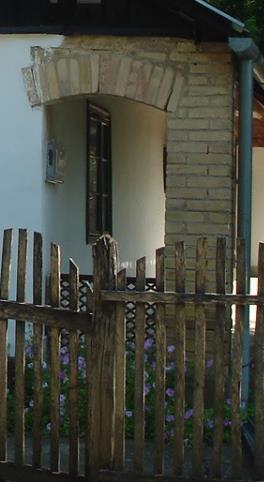 54 Eltérő karakterű településrészek 6 MAI PÉLDÁK Számos helyi példaszerű felújítás, új építés (a teljesség igénye nélkül) tanusítja, hogy a hagyományokhoz történő alkalmazkodás, a környezet