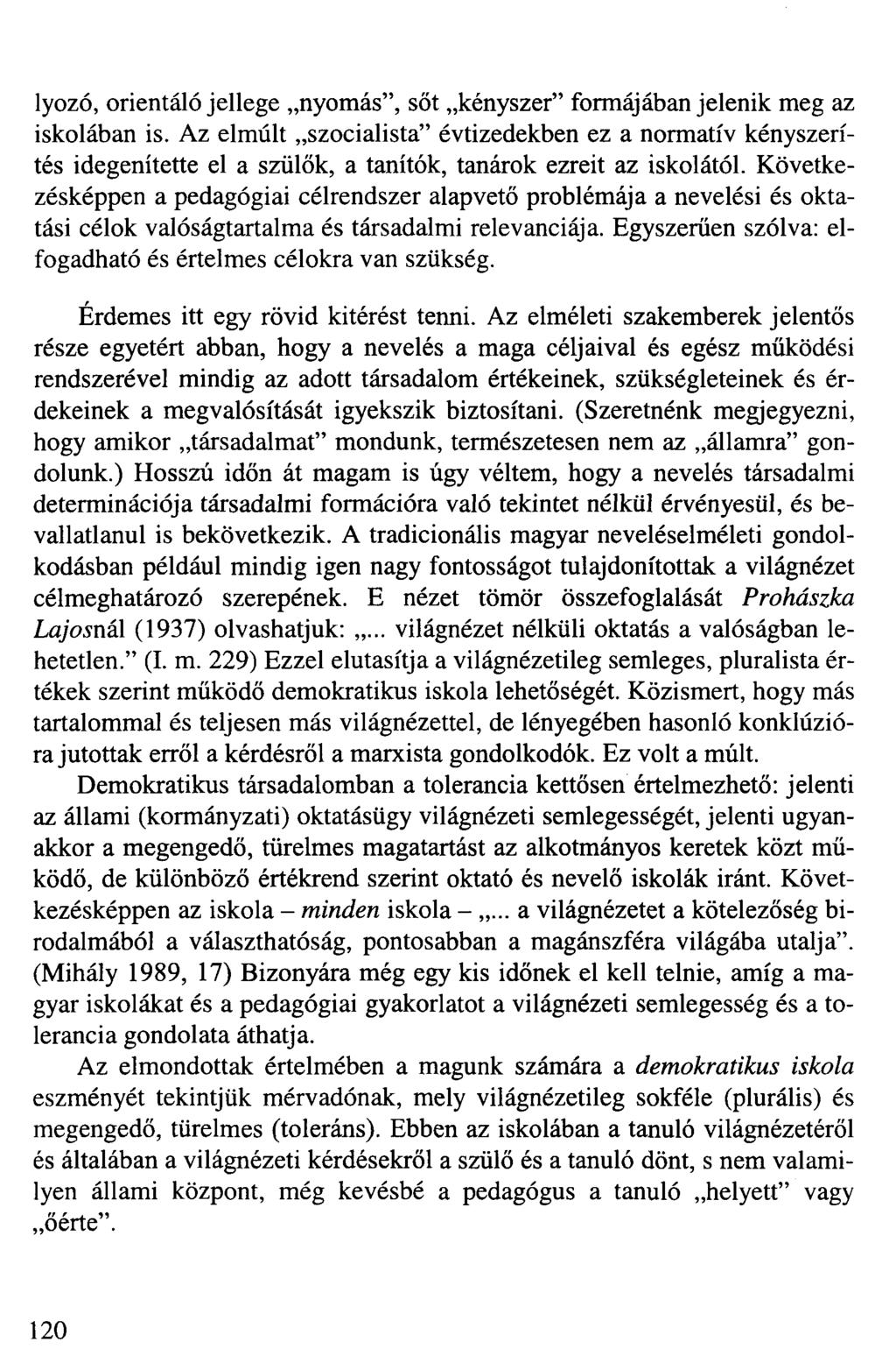 lyozó, orientáló jellege nyomás", sőt kényszer" formájában jelenik meg az iskolában is.